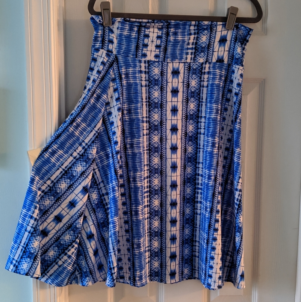 Blue Azure skirt from Lularoe. Sz M
